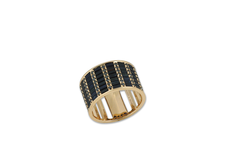 Classic Black Sapphire cigar ring 7 set in Yellow Gold