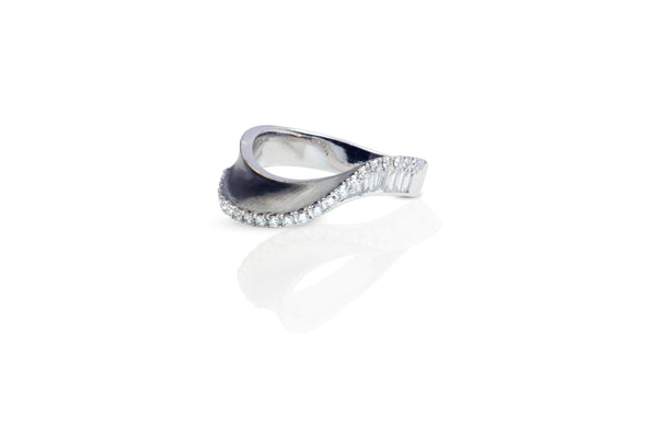 Talay Wave II Baugette Diamond Ring