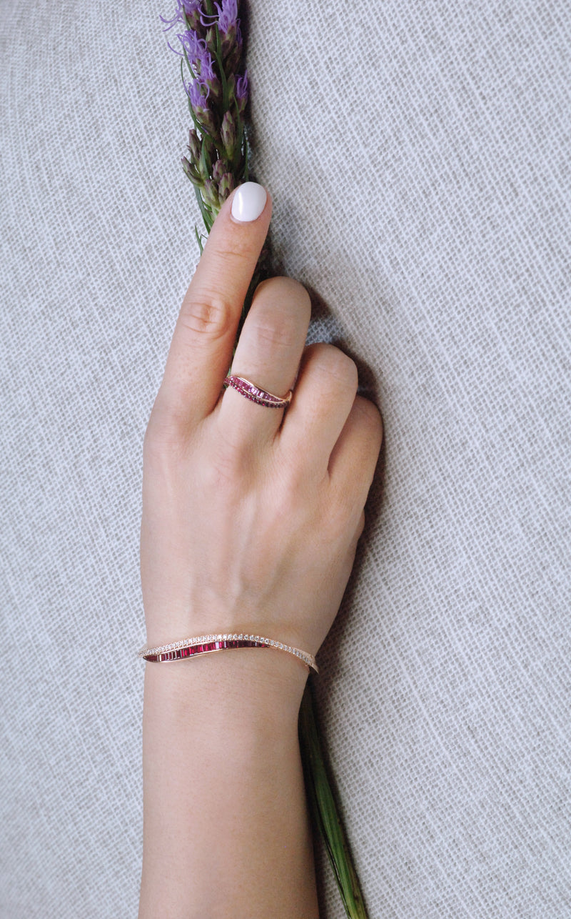Talay Wave Twist 19 Ruby Bangle in Rose Gold