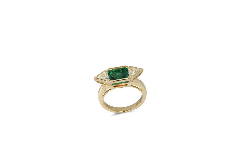 Twist Trilogy Emerald Diamond Ring set in Yellow Gold